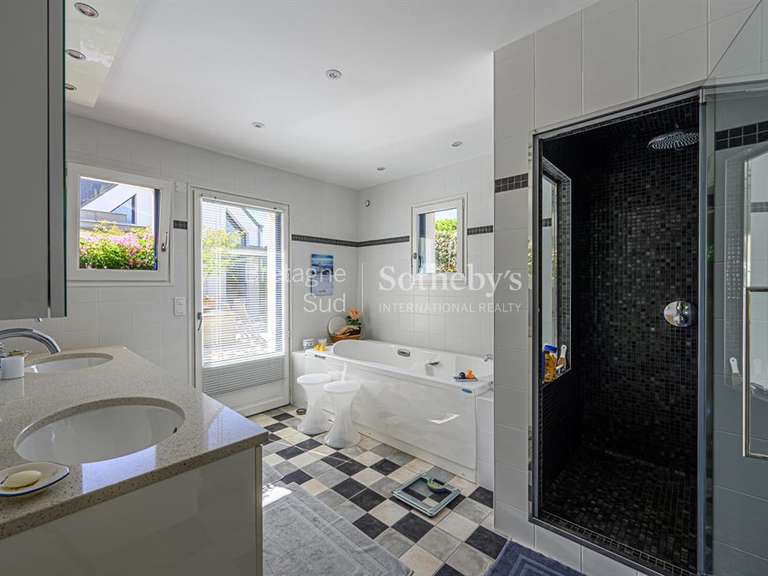 Maison Plonéour-Lanvern - 3 chambres - 350m²