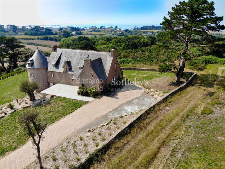 House with Sea view Plougrescant - 9 bedrooms - 352m²