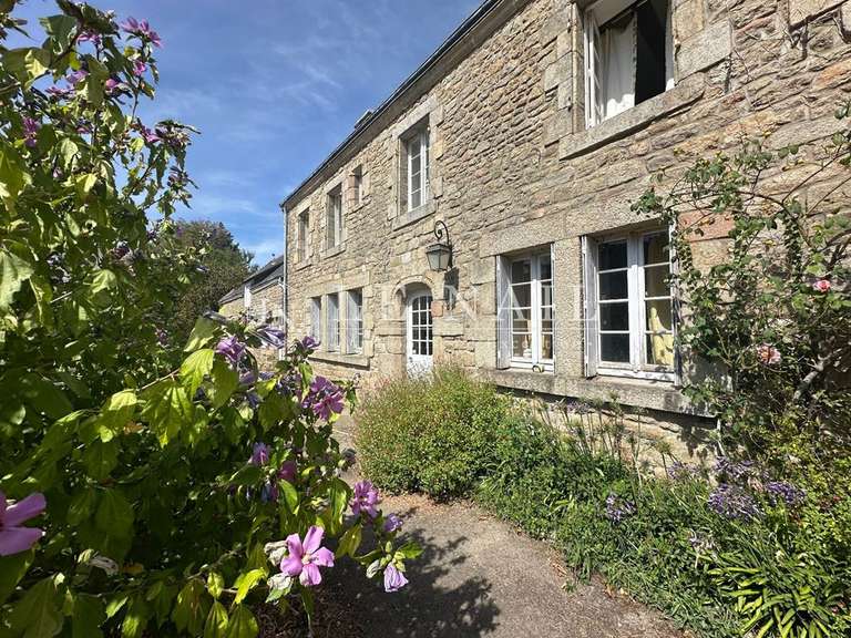 Maison Plouhinec - 3 chambres - 230m²