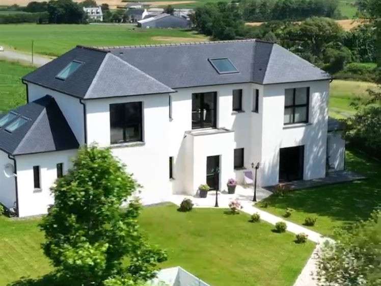 Maison Plouider - 3 chambres - 232m²