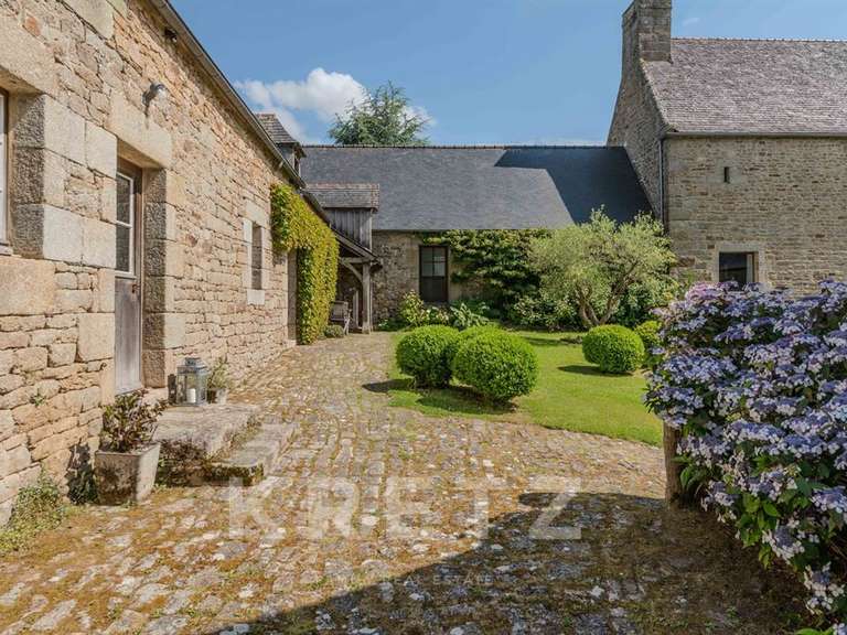 Propriété Ploumilliau - 11 chambres - 450m²