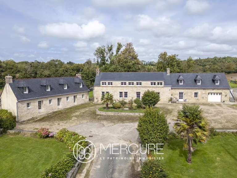 Maison Pluguffan - 8 chambres - 240m²
