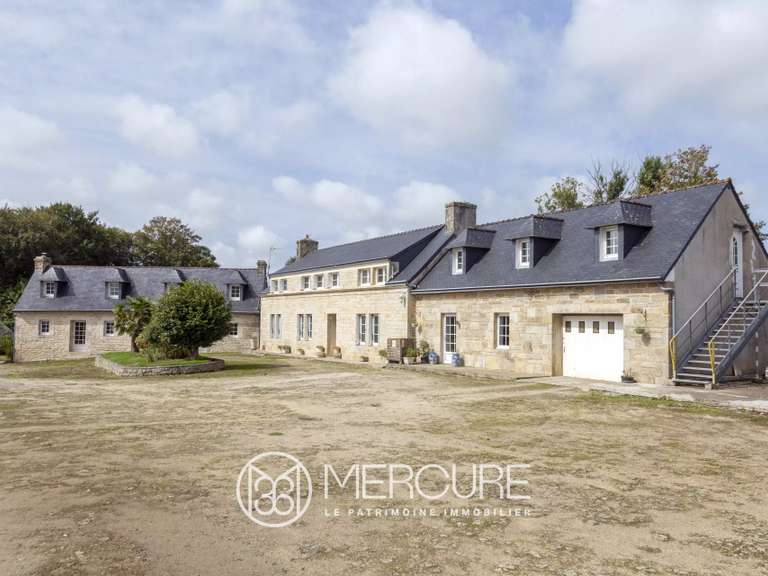 Maison Pluguffan - 8 chambres - 240m²