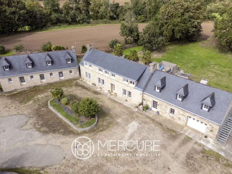 Maison Pluguffan - 8 chambres - 240m²