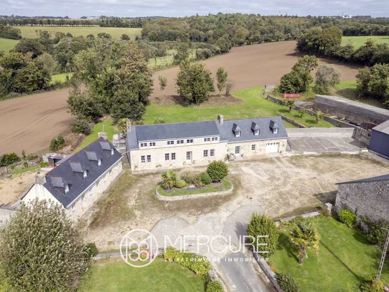Maison Pluguffan - 8 chambres - 240m²