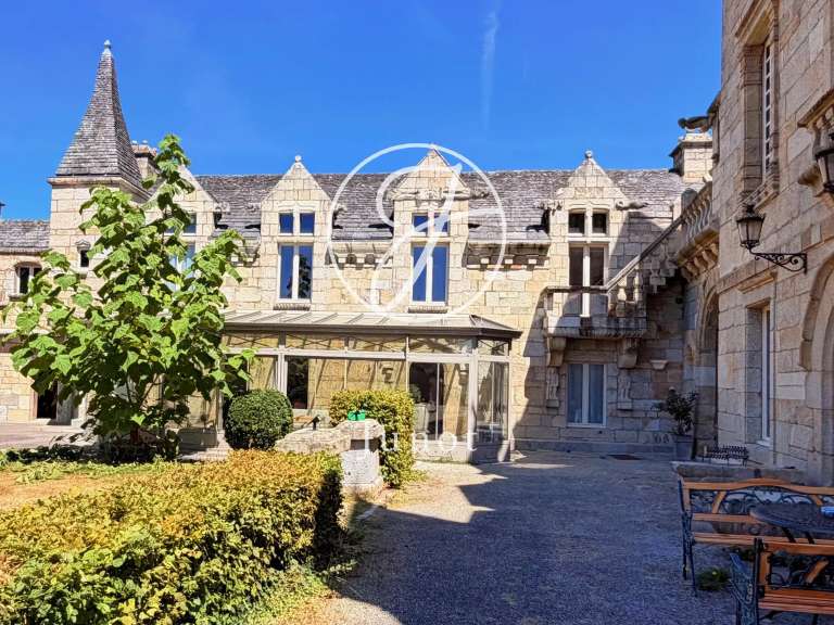 Château Pluvigner - 9 chambres - 600m²