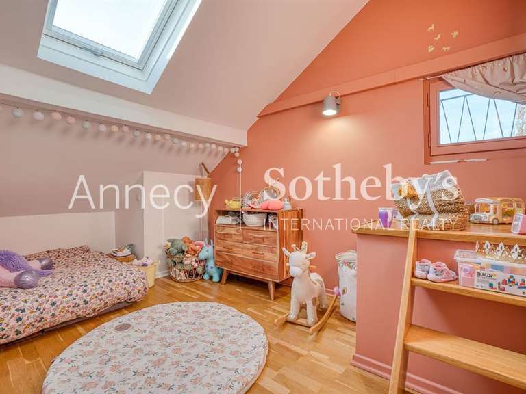 Maison Poisy - 3 chambres - 212m²