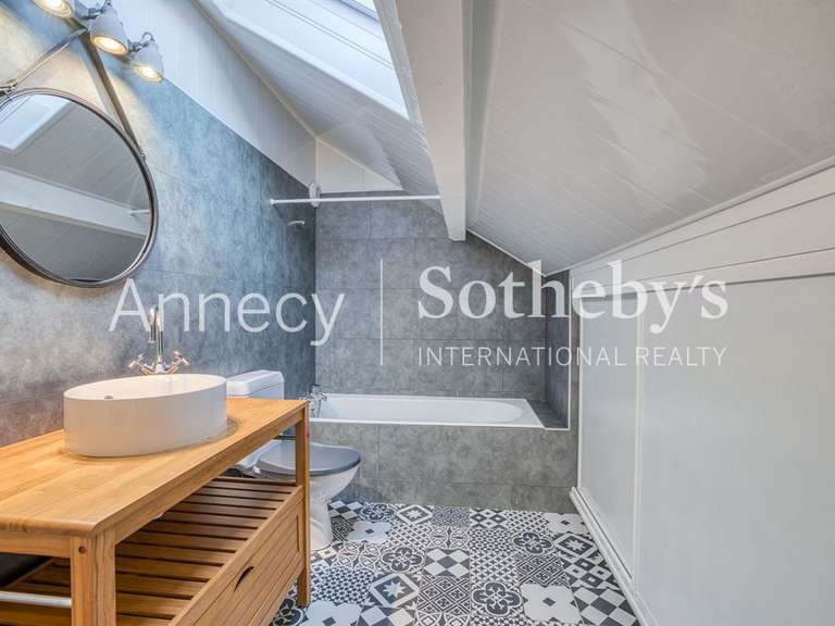 Maison Poisy - 3 chambres - 212m²