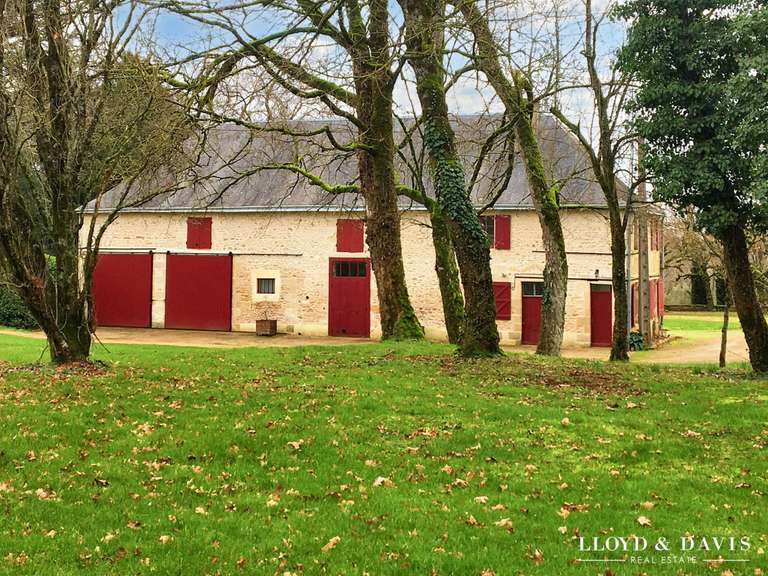 Château Poitiers - 8 chambres - 632m²