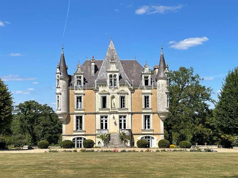 Château Poitiers - 6 chambres - 520m²