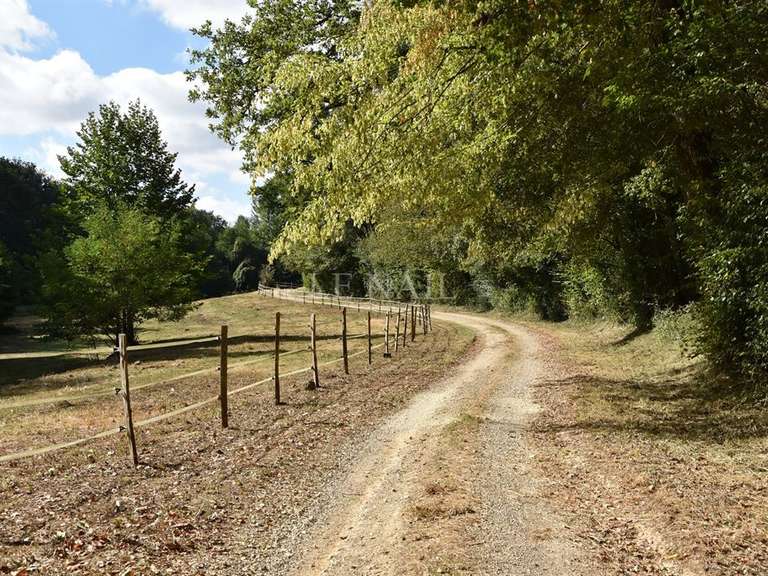 Castle Poitiers - 12 bedrooms - 600m²