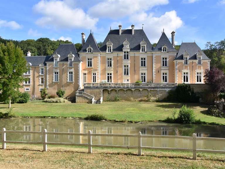 Château Poitiers - 12 chambres - 600m²