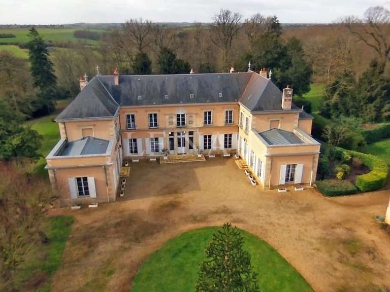 Château Poitiers - 12 chambres - 600m²