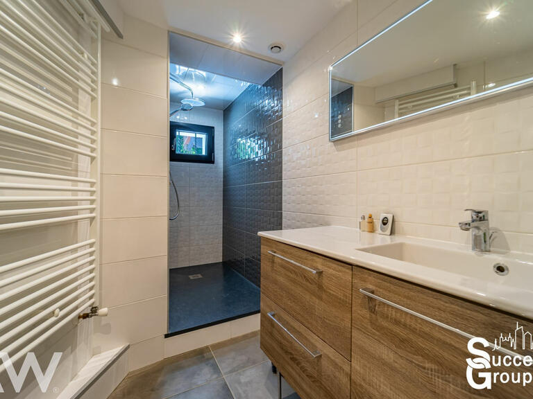Villa Poleymieux-au-Mont-d'Or - 4 chambres - 147m²