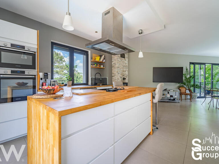 Villa Poleymieux-au-Mont-d'Or - 4 chambres - 147m²