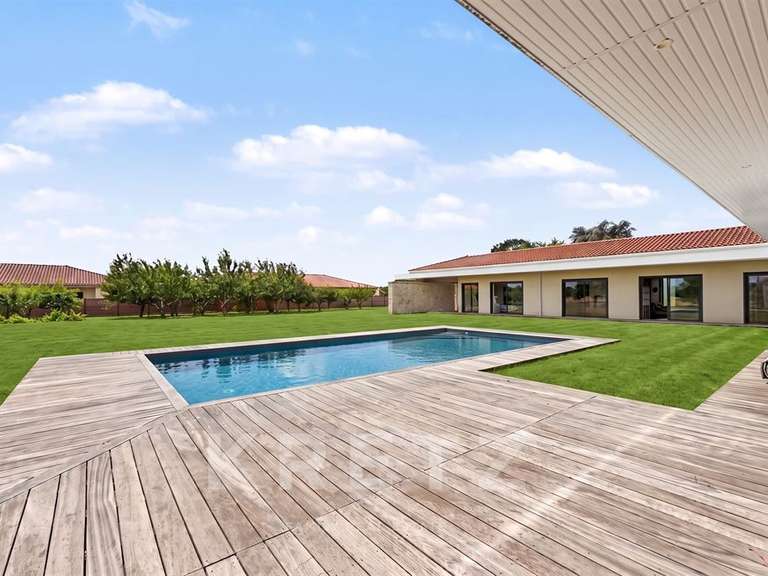 Maison Pommevic - 4 chambres - 235m²
