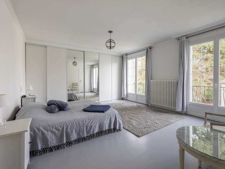 Propriété Pont-du-Château - 5 chambres - 325m²