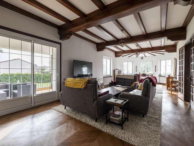 Propriété Pont-du-Château - 5 chambres - 325m²
