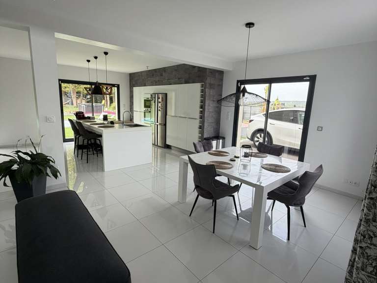 Maison Pont-Sainte-Maxence - 3 chambres - 175m²