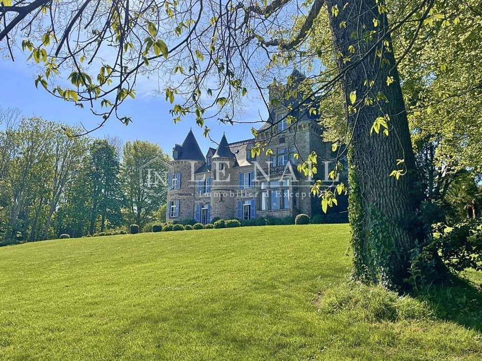 Property port-blanc