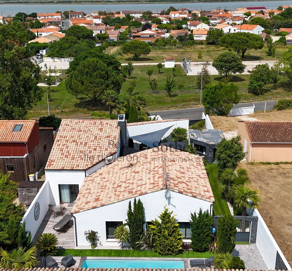 House Port-des-Barques
