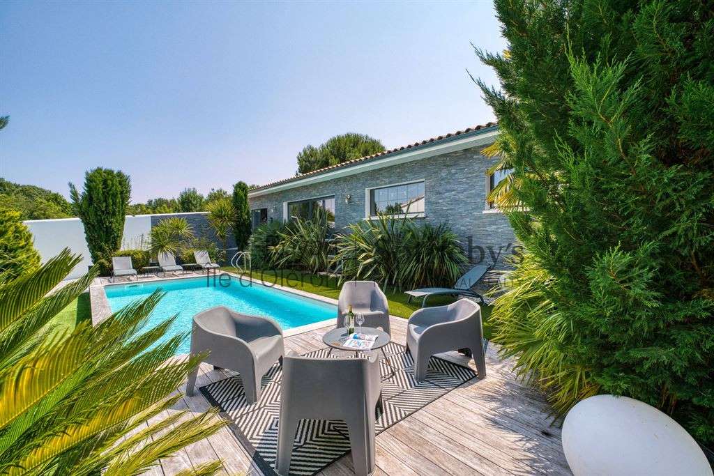 House Port-des-Barques