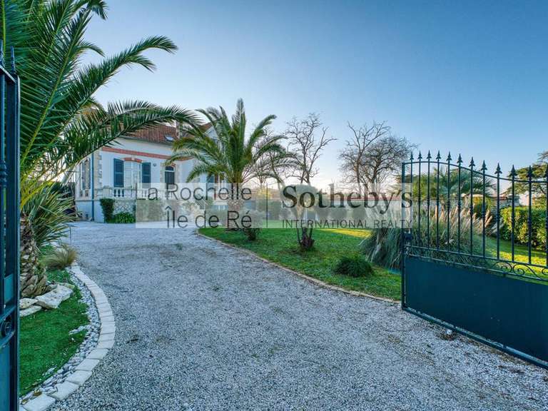 House Port-des-Barques - 6 bedrooms - 340m²