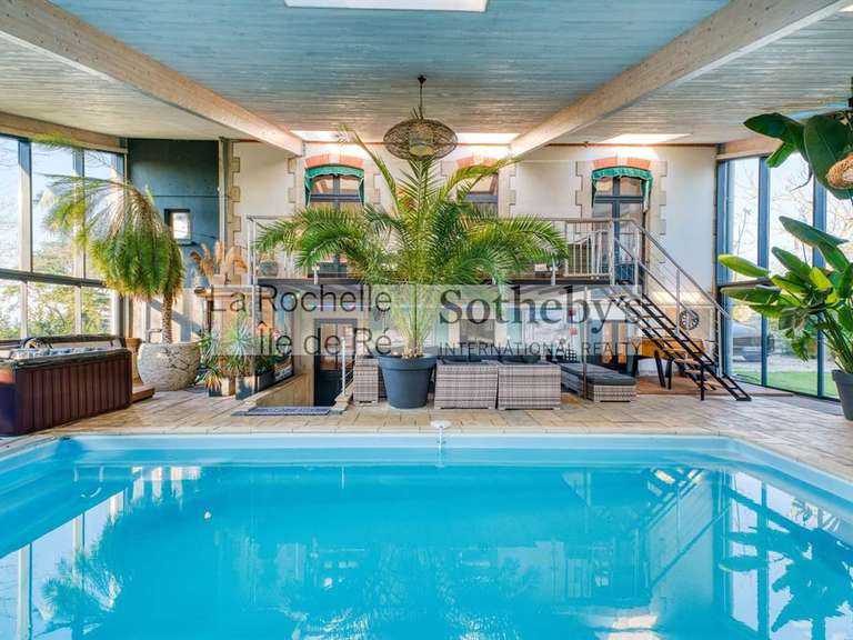 House Port-des-Barques - 6 bedrooms - 340m²