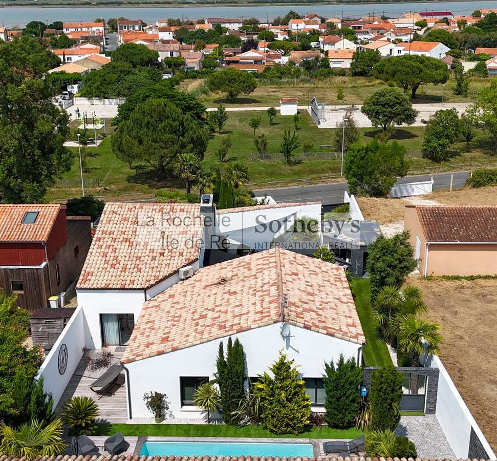House Port-des-Barques