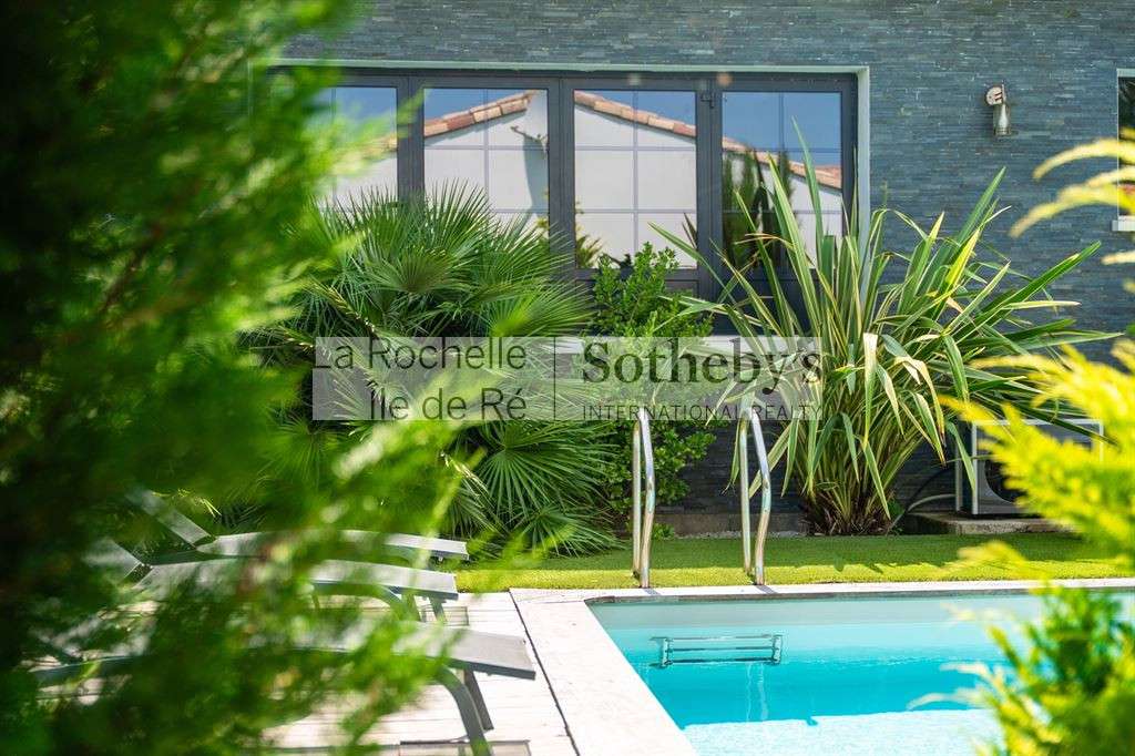 House Port-des-Barques