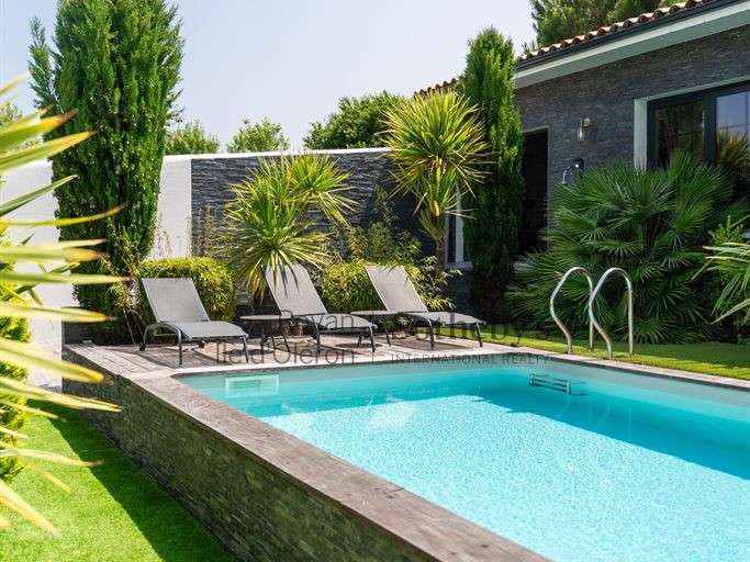 Maison Port-des-Barques - 3 chambres - 200m²