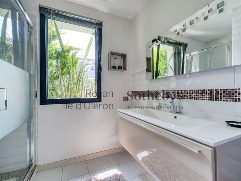 Maison Port-des-Barques - 3 chambres - 200m²