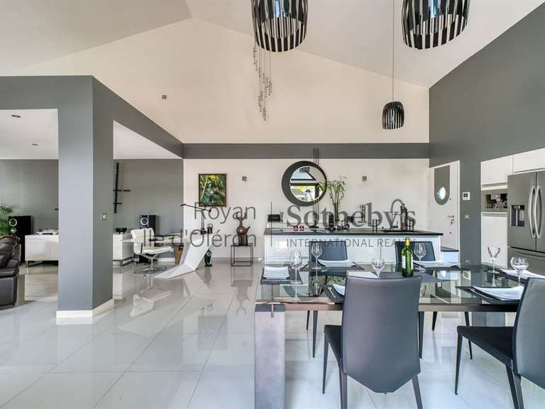 Maison Port-des-Barques - 3 chambres - 200m²