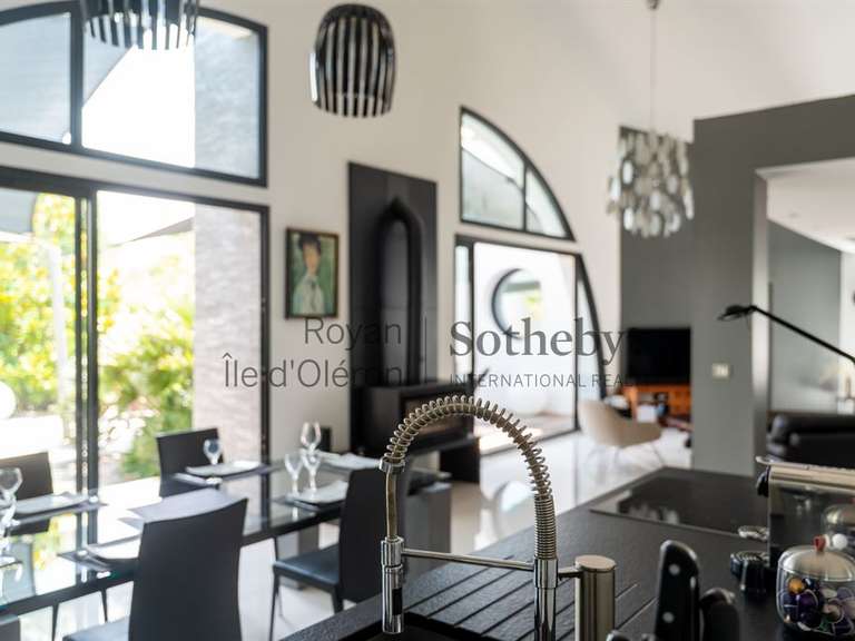 Maison Port-des-Barques - 3 chambres - 200m²