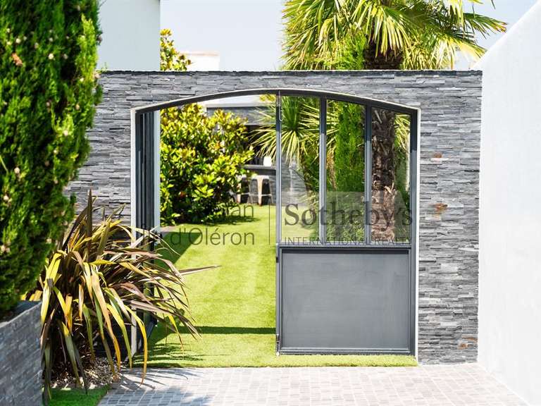 Maison Port-des-Barques - 3 chambres - 200m²