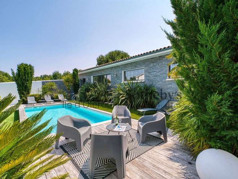 Maison Port-des-Barques - 3 chambres - 200m²