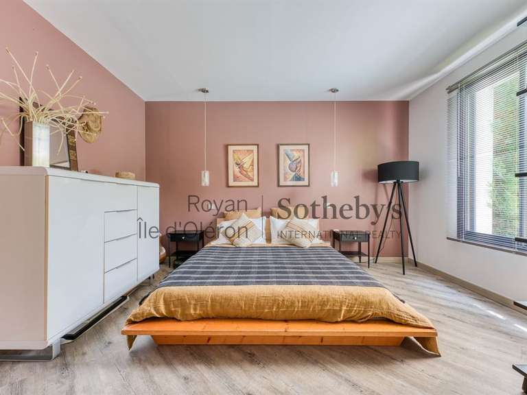 Maison Port-des-Barques - 3 chambres - 200m²