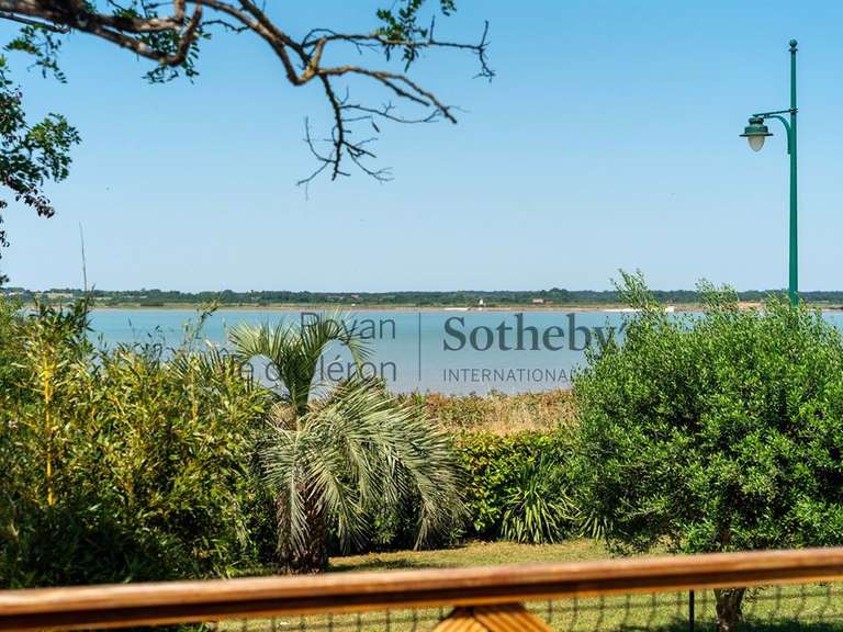 Maison avec Vue sur mer Port-des-Barques - 6 chambres - 340m²