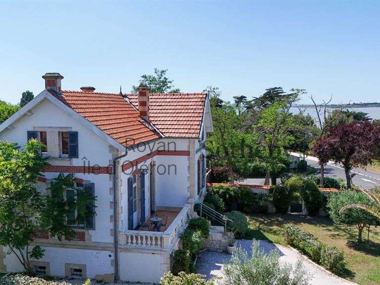 Maison avec Vue sur mer Port-des-Barques - 6 chambres - 340m²