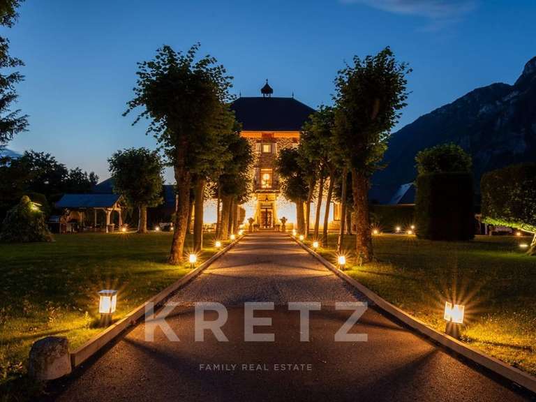 Maison Porte-de-Savoie - 7 chambres - 855m²