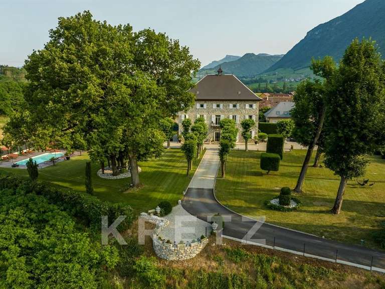 Maison Porte-de-Savoie - 7 chambres - 855m²