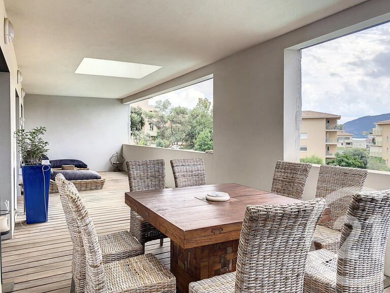 Appartement Porto-Vecchio - 5 chambres - 45m²