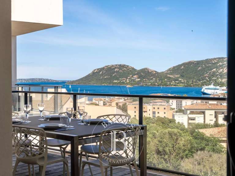 Appartement Porto-Vecchio - 3 chambres - 140m²