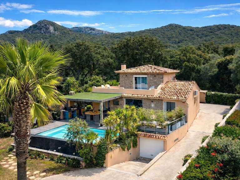 Maison Porto-Vecchio - 4 chambres - 200m²