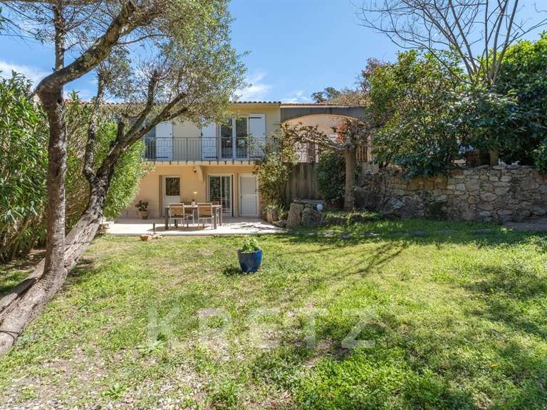 Maison Porto-Vecchio - 4 chambres - 234m²
