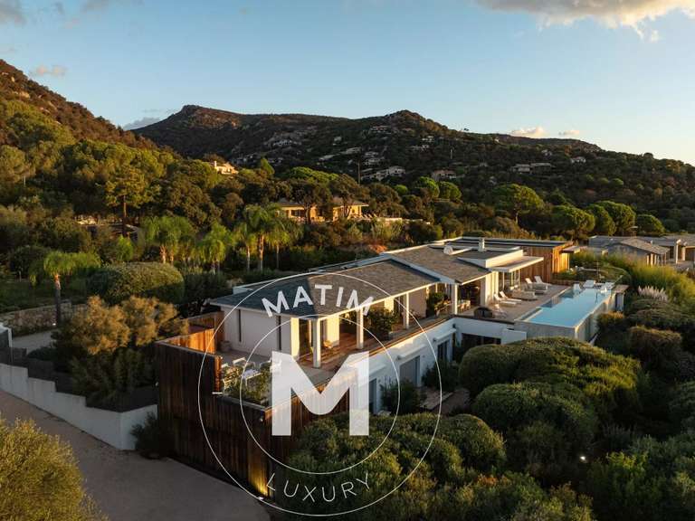 Villa Porto-Vecchio - 5 chambres - 650m²