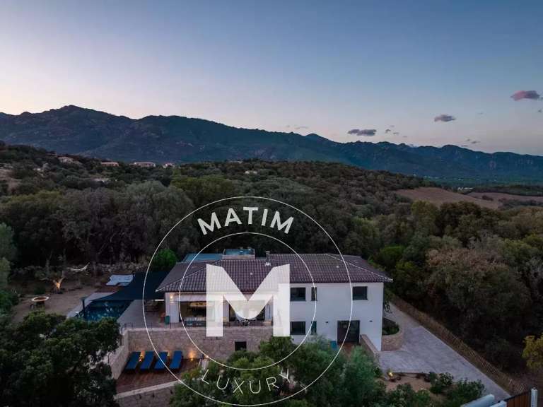 Villa Porto-Vecchio - 5 chambres - 215m²