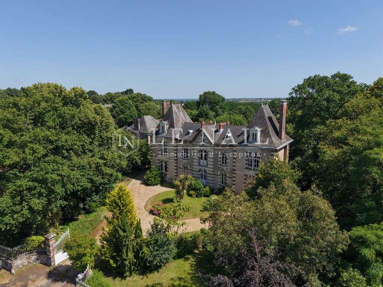 Château Pouancé - 7 chambres - 375m²