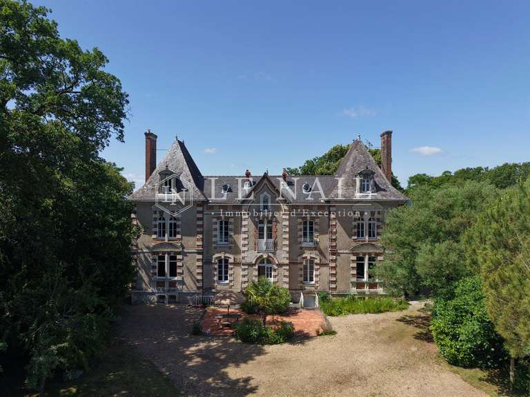 Château Pouancé - 7 chambres - 375m²