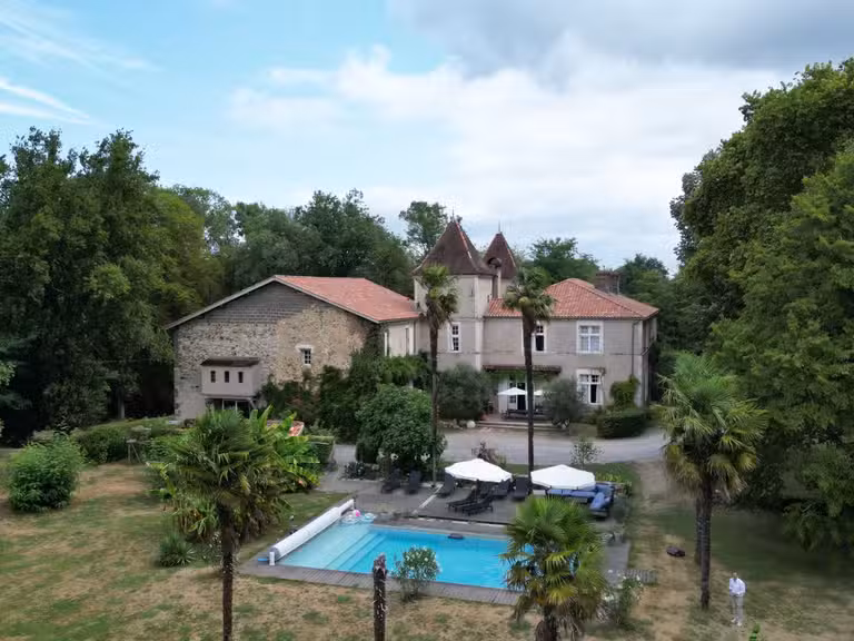 Château Pouillon - 12 chambres - 880m²